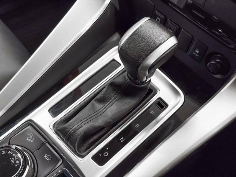 Mitsubishi Shogun Sport 4 Black #14