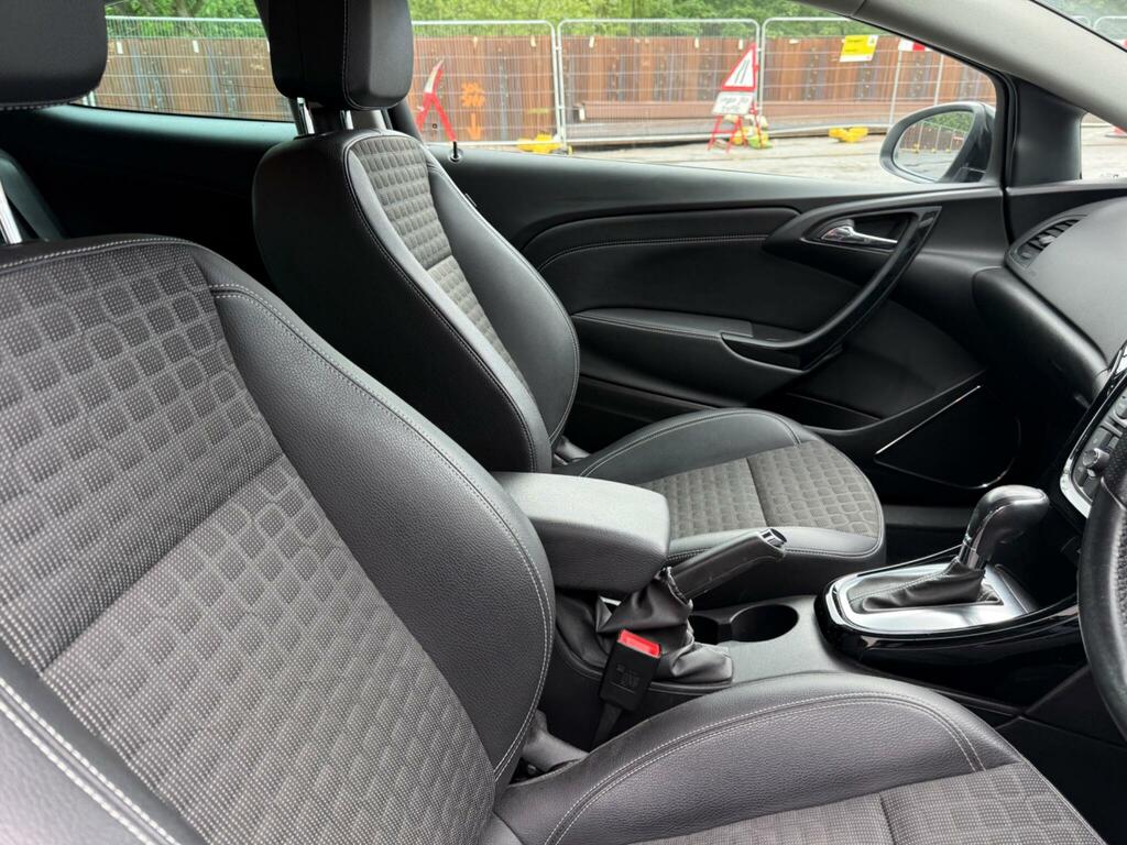 Vauxhall Astra GTC Coupe White #43