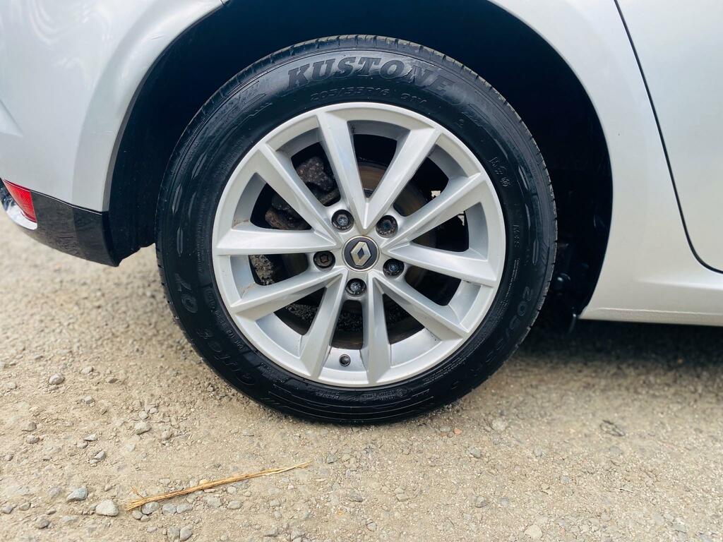 Renault Megane Hatchback Silver #12