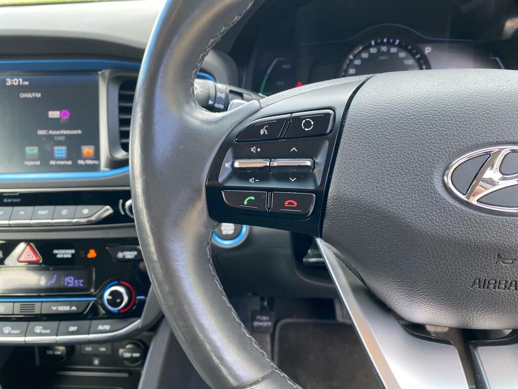 Hyundai Ioniq Hatchback White #18