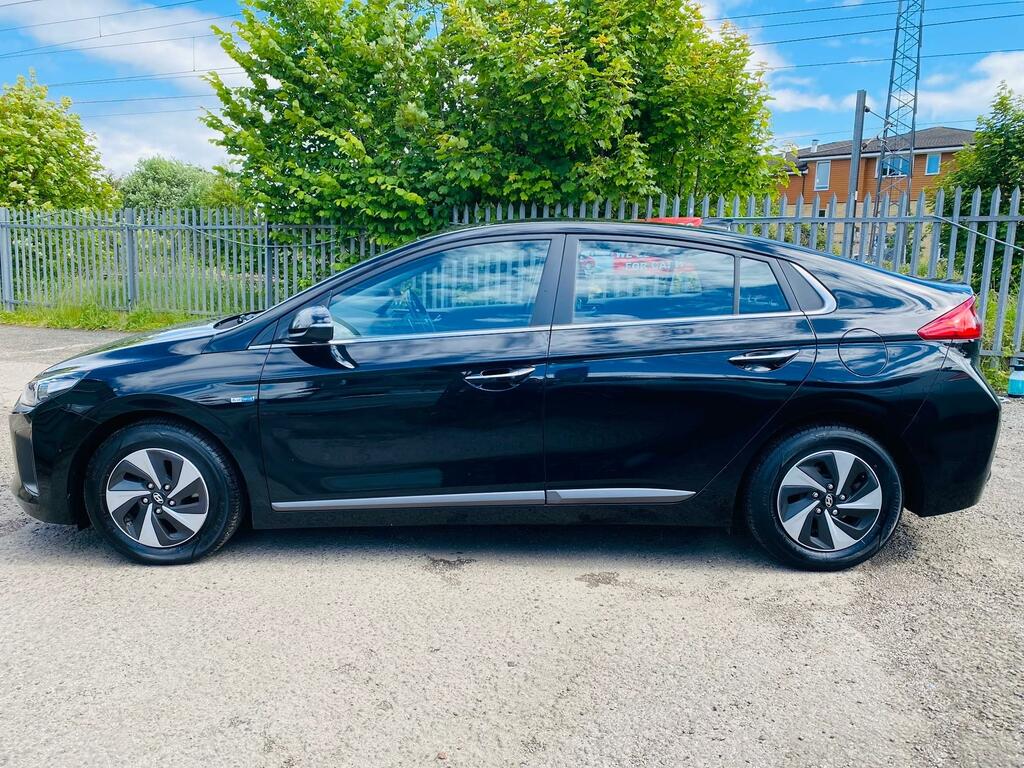Hyundai Ioniq Hatchback White #11