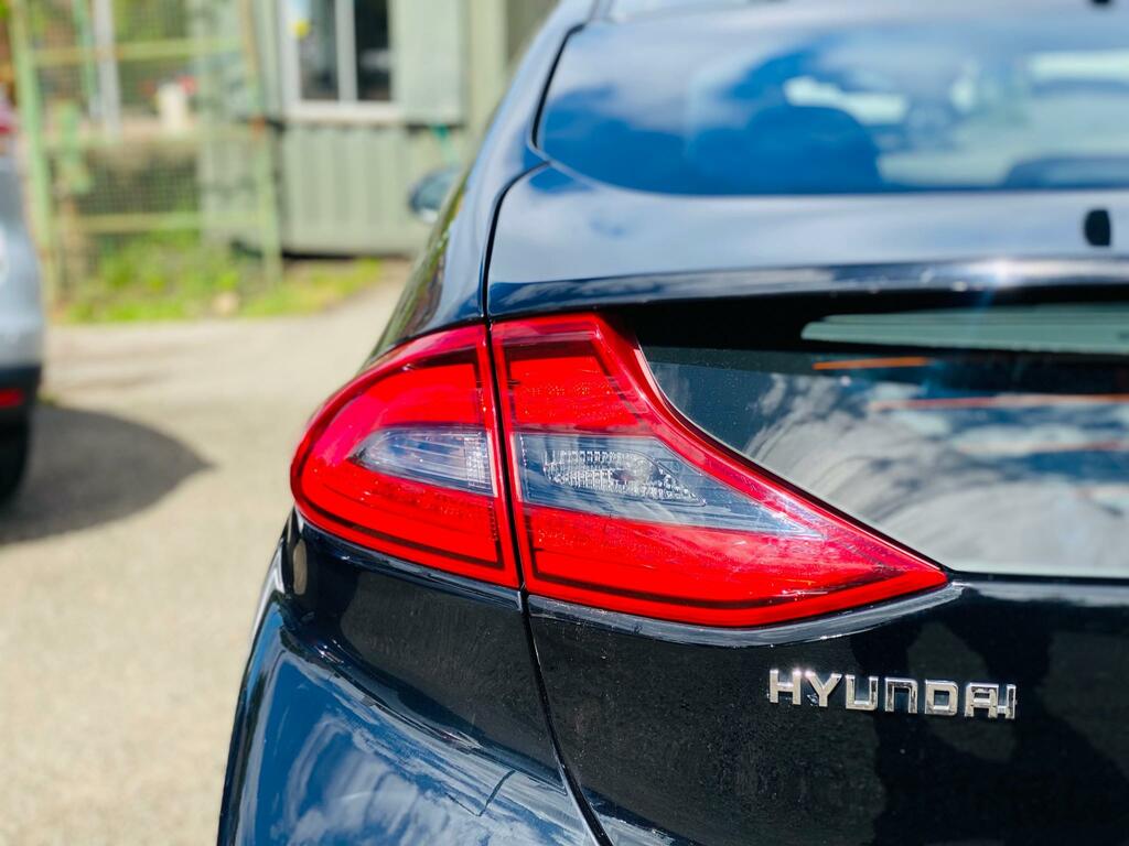 Hyundai Ioniq Hatchback White #13