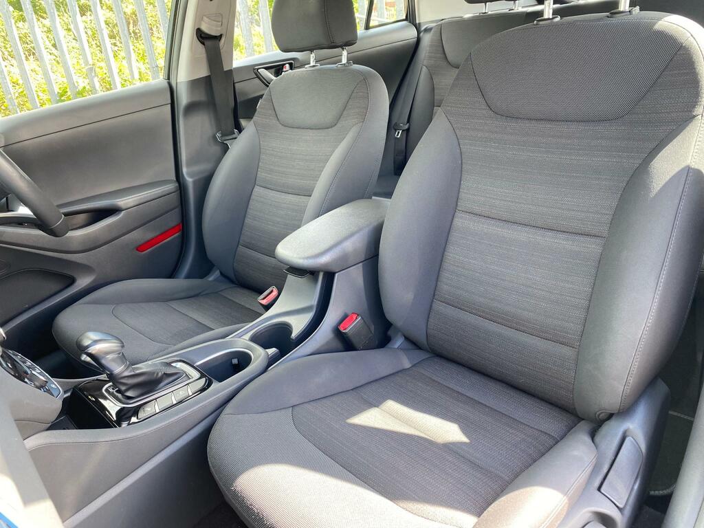 Hyundai Ioniq Hatchback White #30