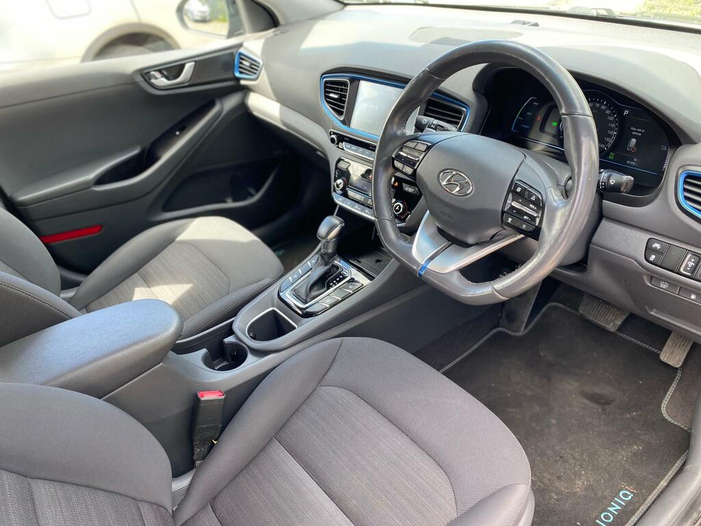 Hyundai Ioniq Hatchback White #15