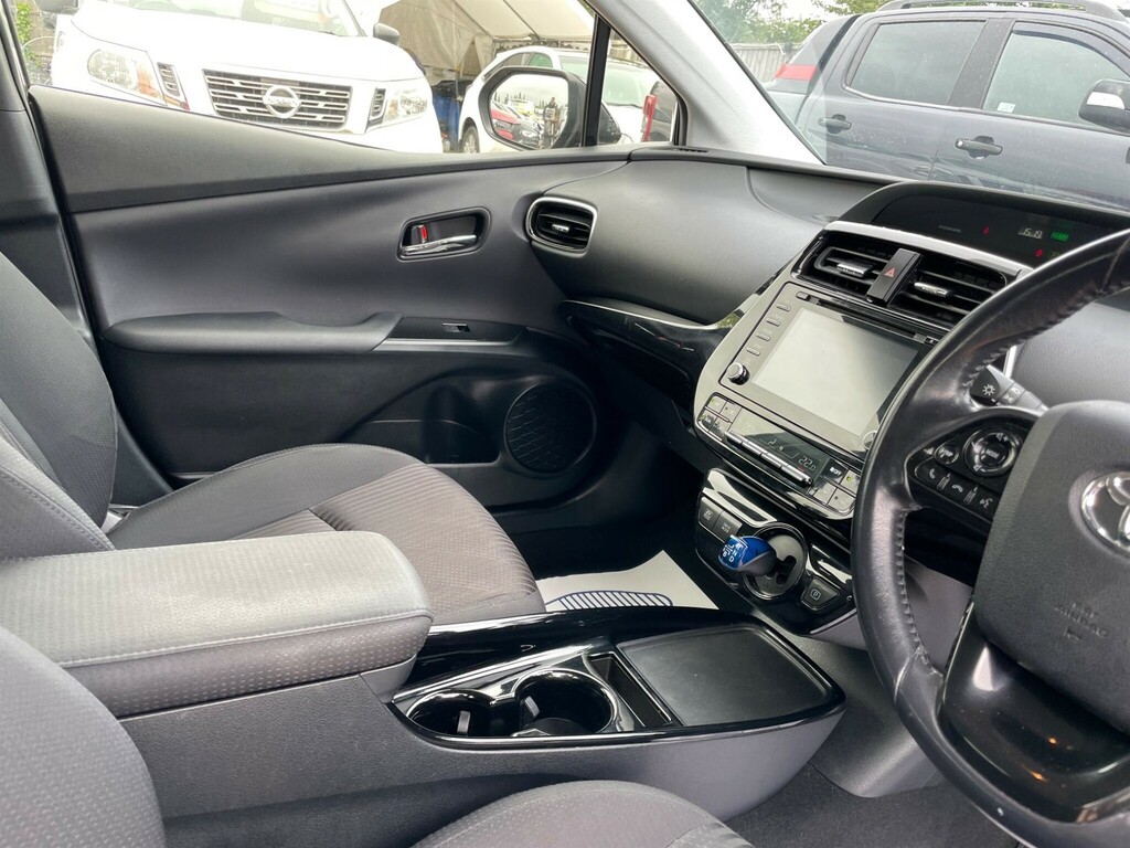 Toyota Prius Active White #17