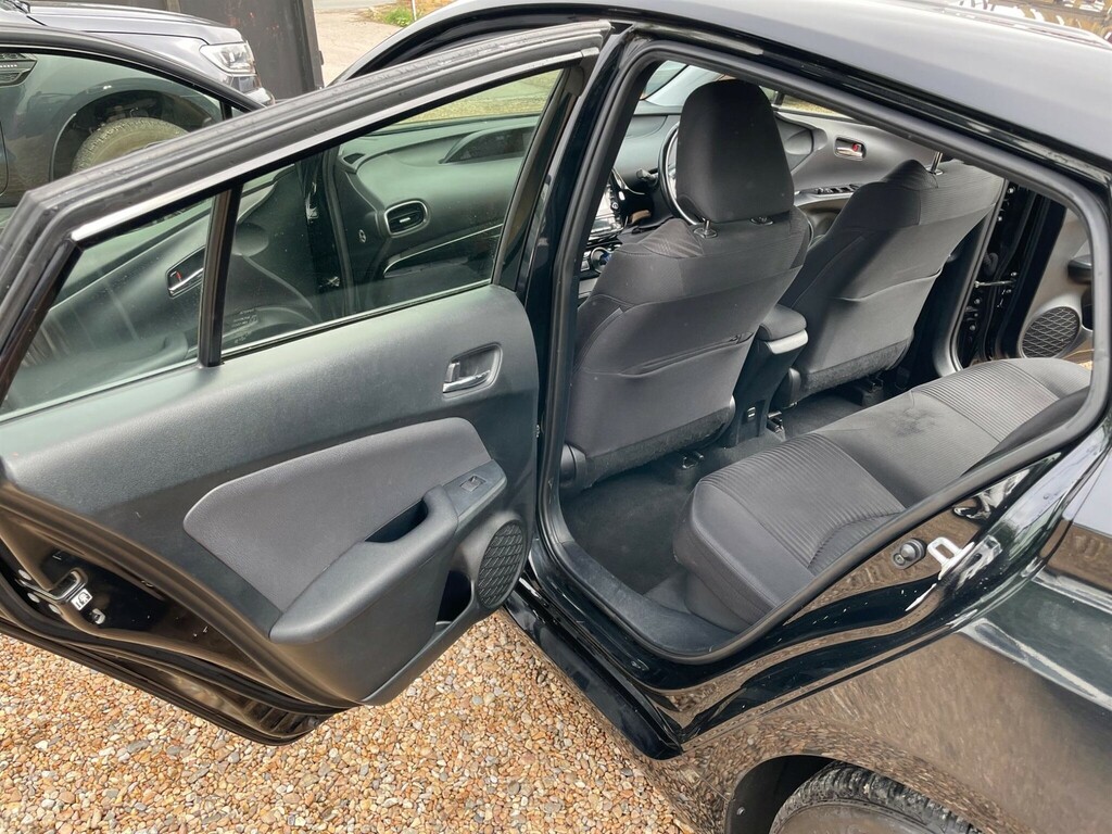 Toyota Prius Active White #25