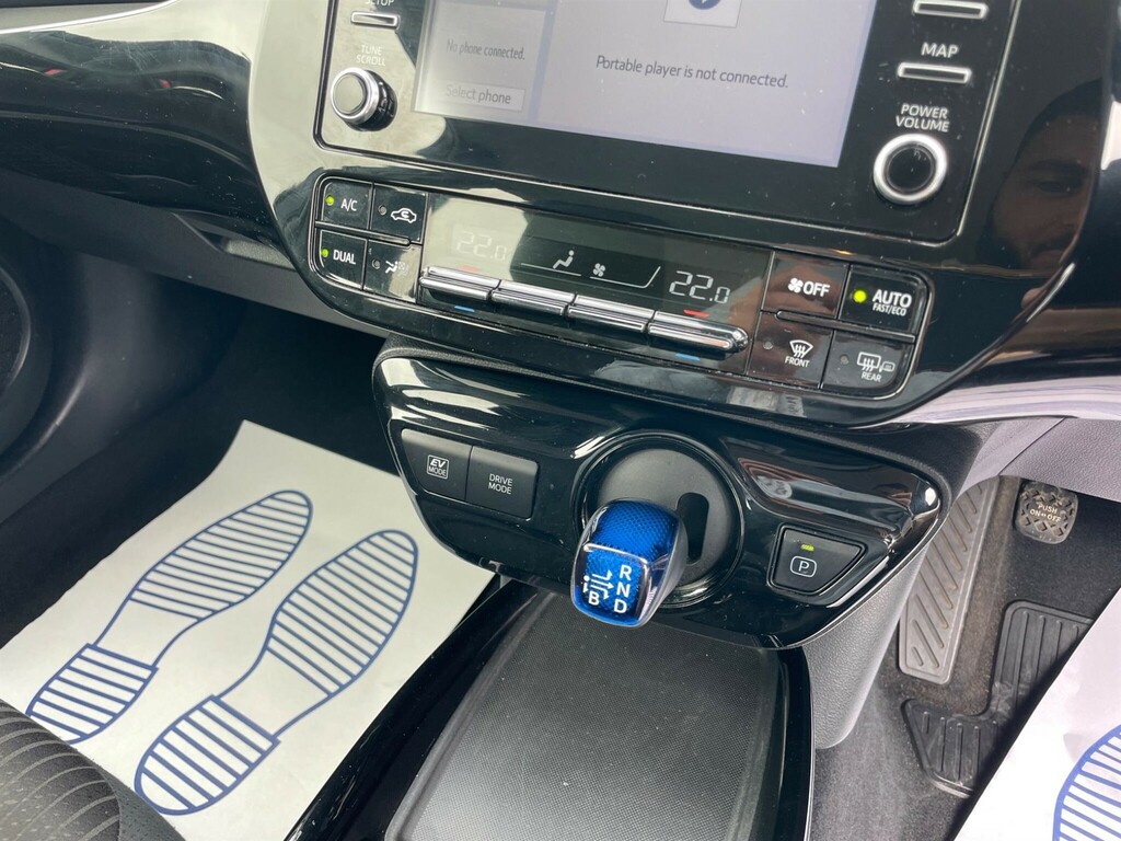 Toyota Prius Active White #15