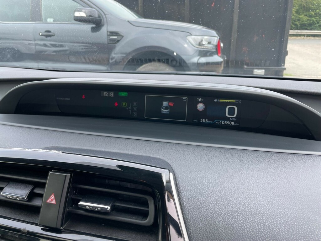 Toyota Prius Active White #12