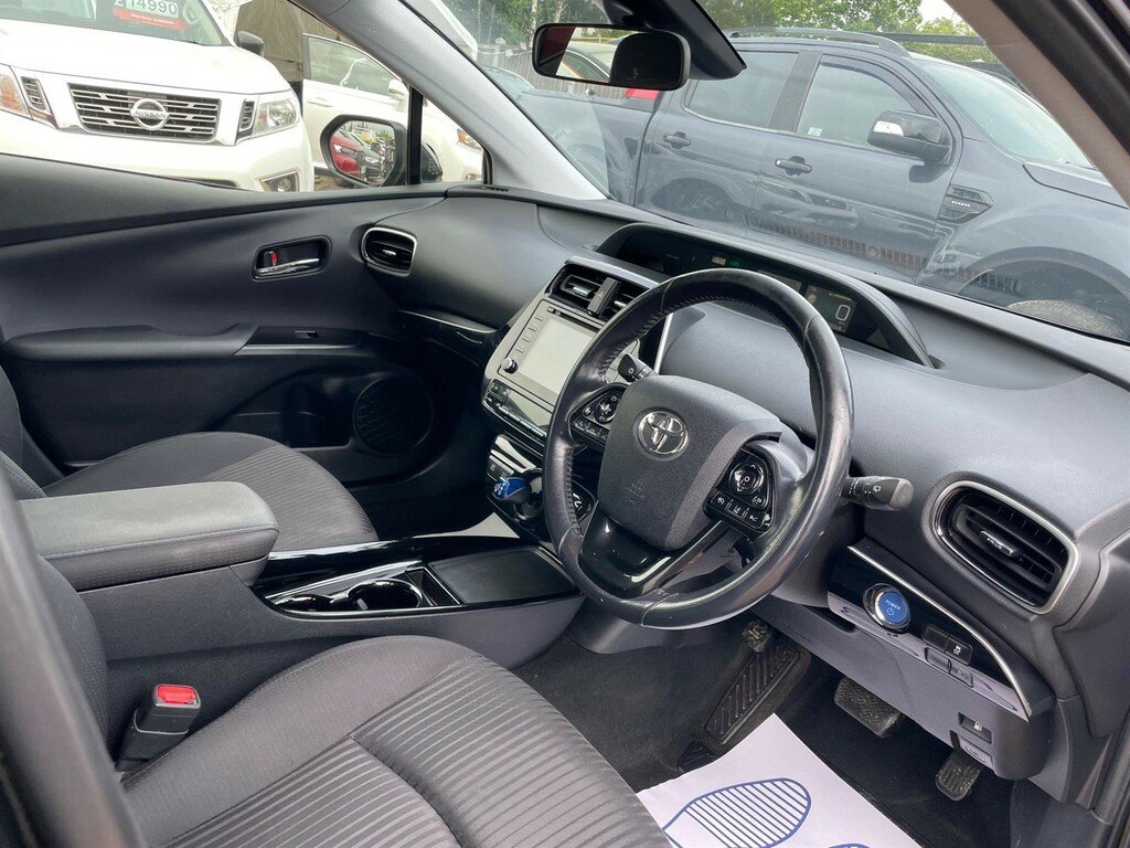 Toyota Prius Active White #10