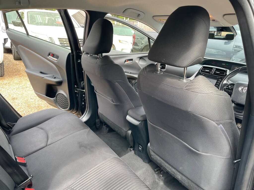 Toyota Prius Active White #31
