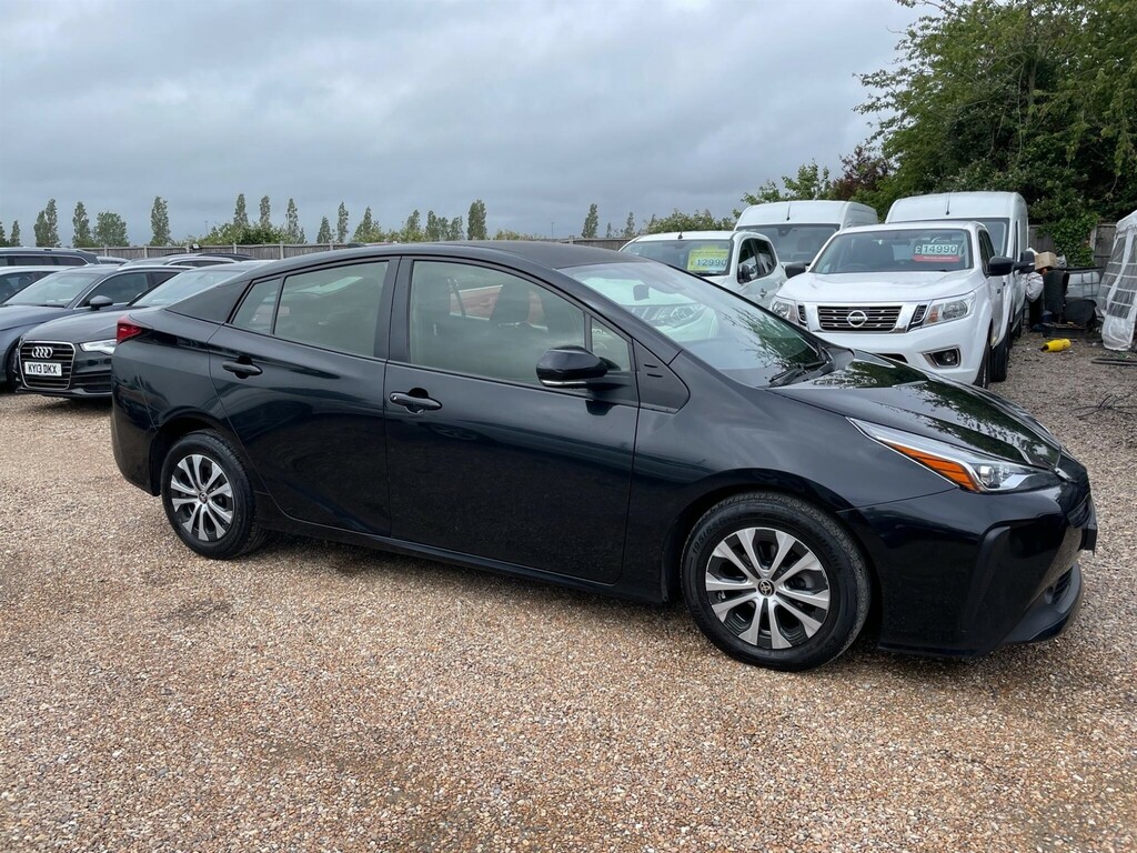 Toyota Prius Active White #7
