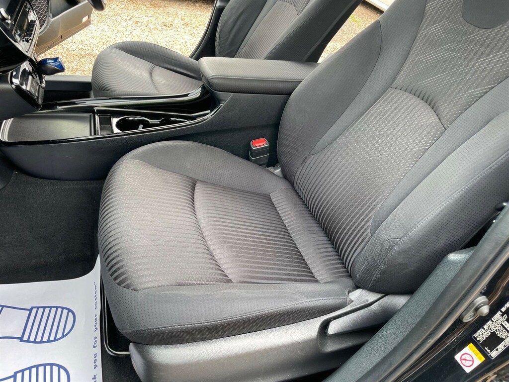 Toyota Prius Active White #21