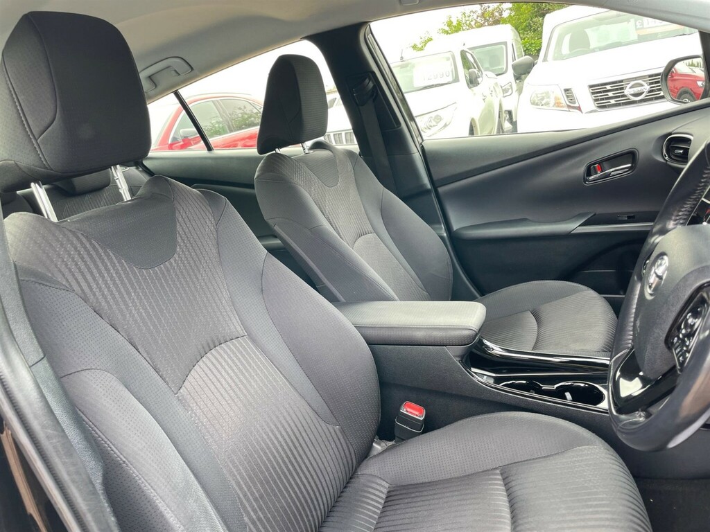 Toyota Prius Active White #20