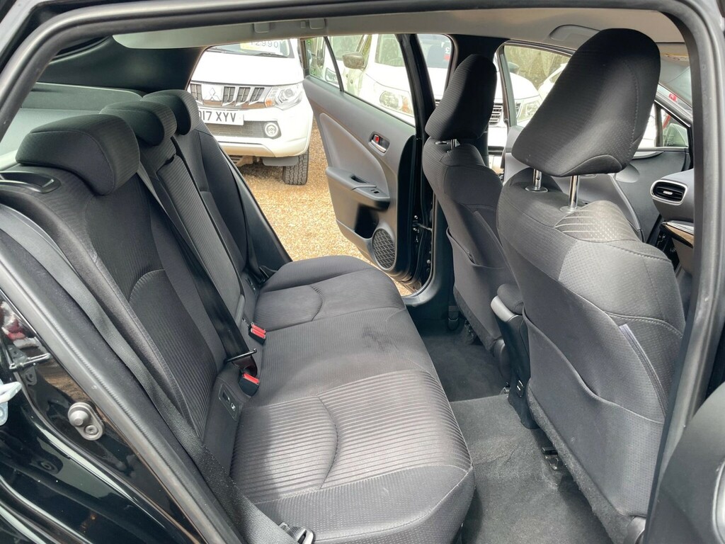 Toyota Prius Active White #30