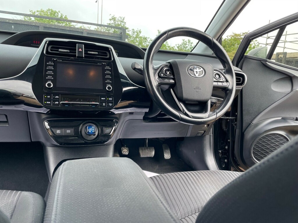 Toyota Prius Active White #24