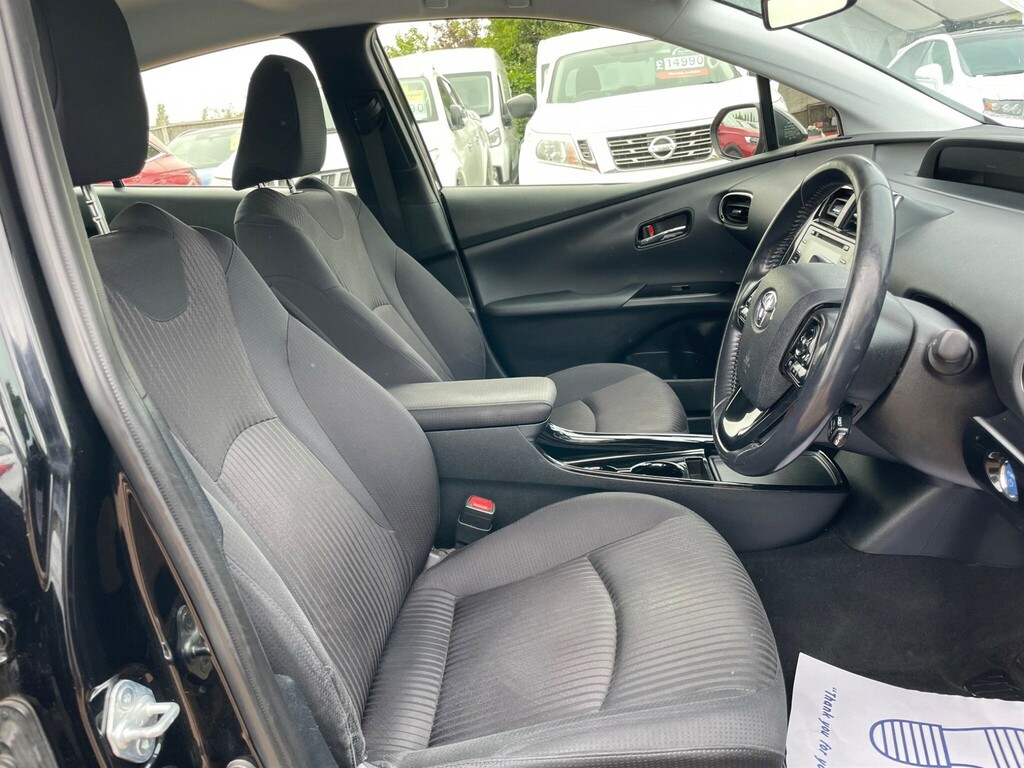 Toyota Prius Active White #18