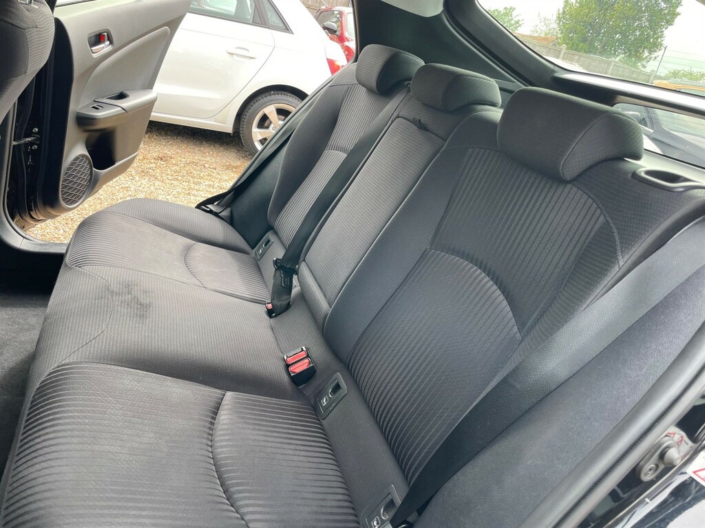 Toyota Prius Active White #28