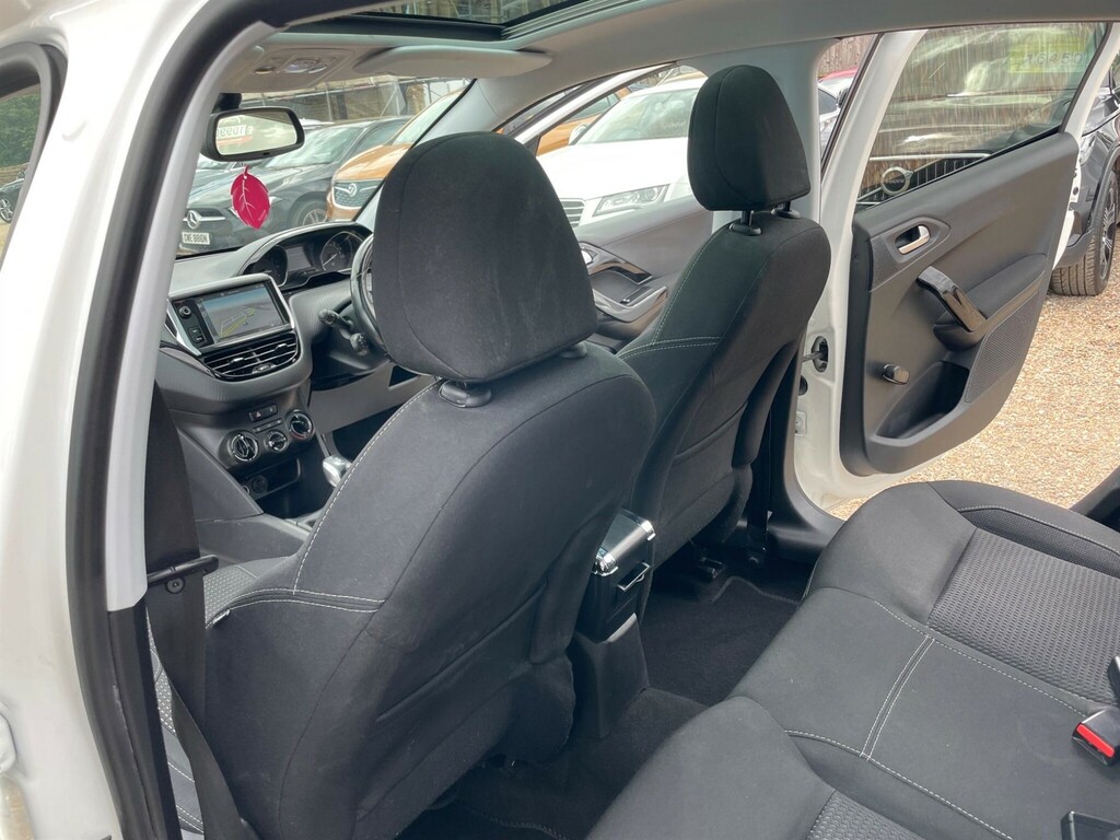 Peugeot 208 1.2 Puretech 82 Active White #30