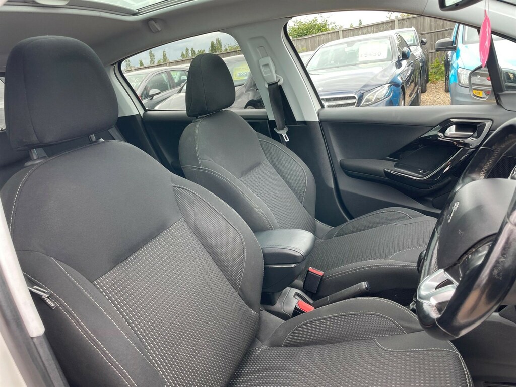 Peugeot 208 1.2 Puretech 82 Active White #20