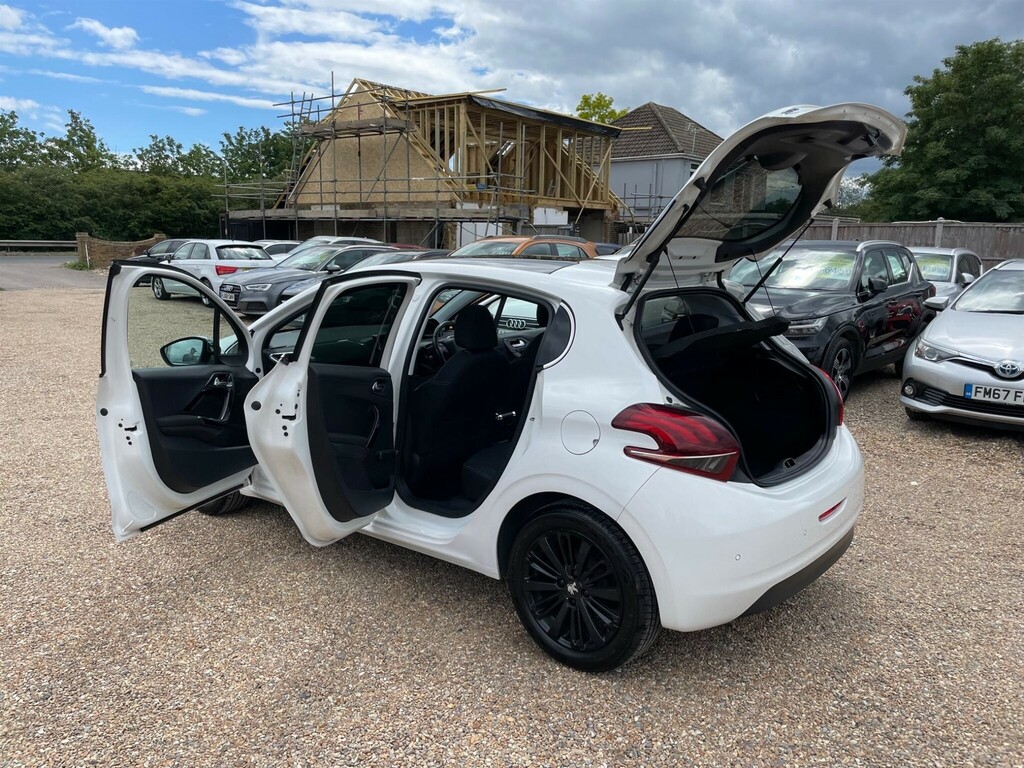 Peugeot 208 1.2 Puretech 82 Active White #39