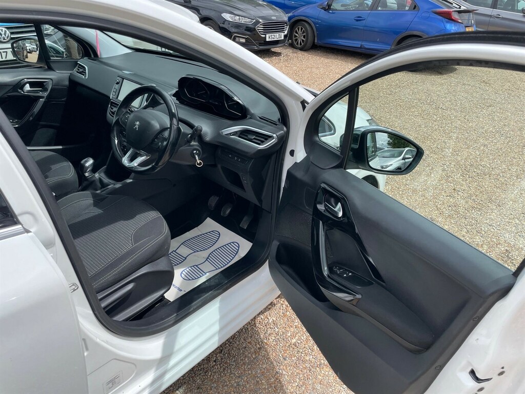 Peugeot 208 1.2 Puretech 82 Active White #9