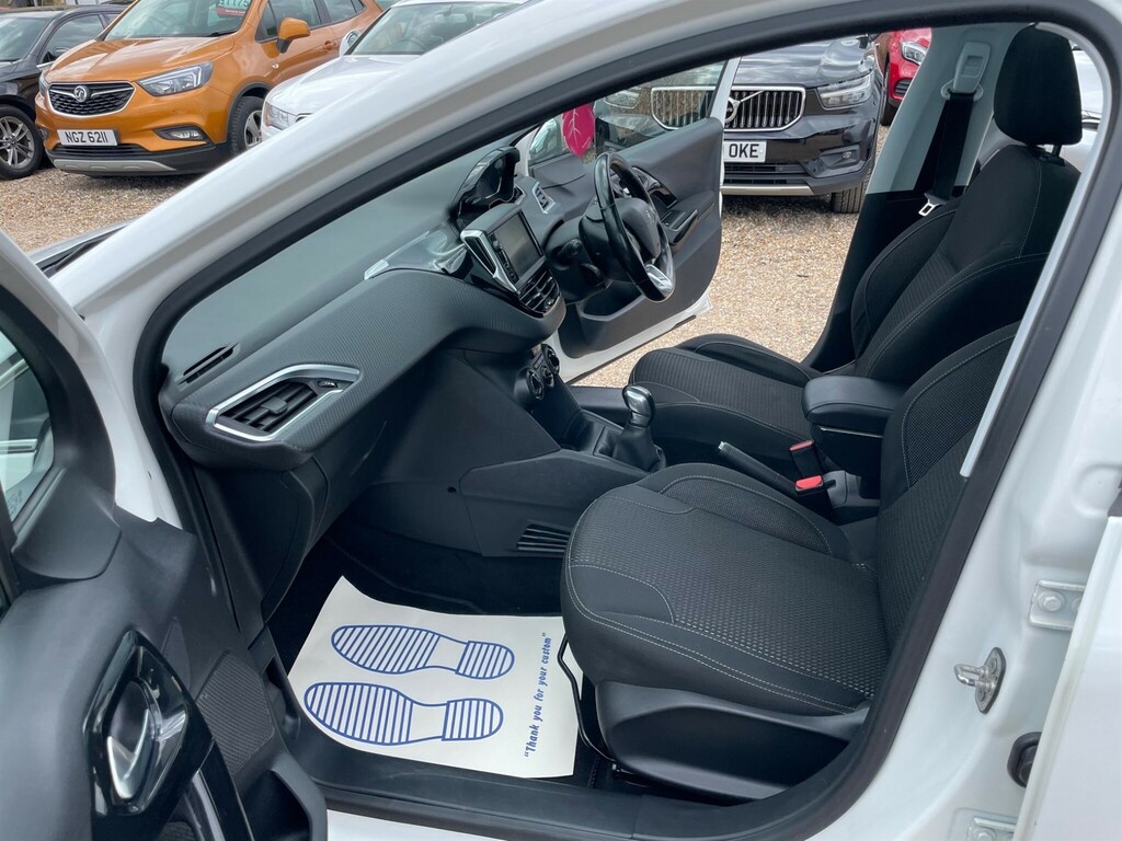 Peugeot 208 1.2 Puretech 82 Active White #23