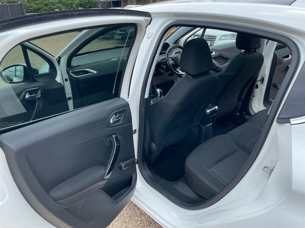 Peugeot 208 1.2 Puretech 82 Active White #28