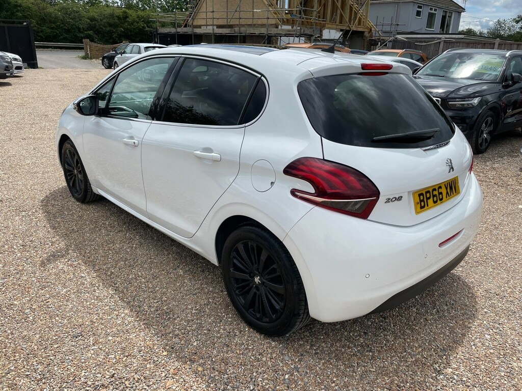 Peugeot 208 1.2 Puretech Allure Premium Euro 6 White #5