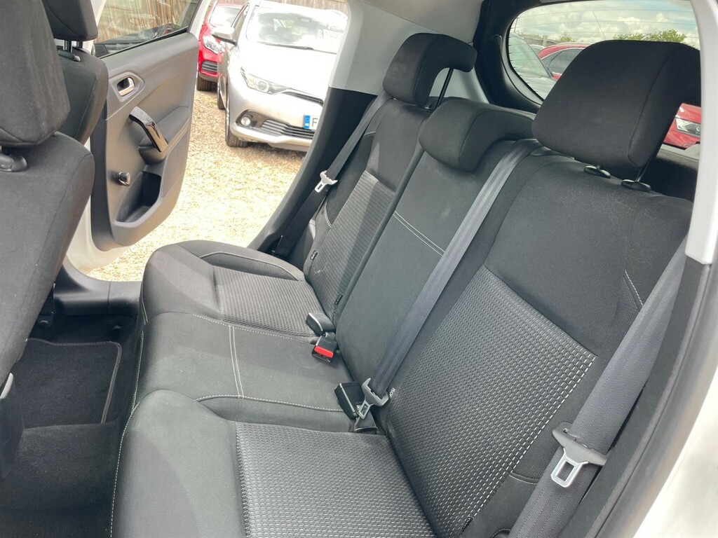 Peugeot 208 1.2 Puretech 82 Active White #32
