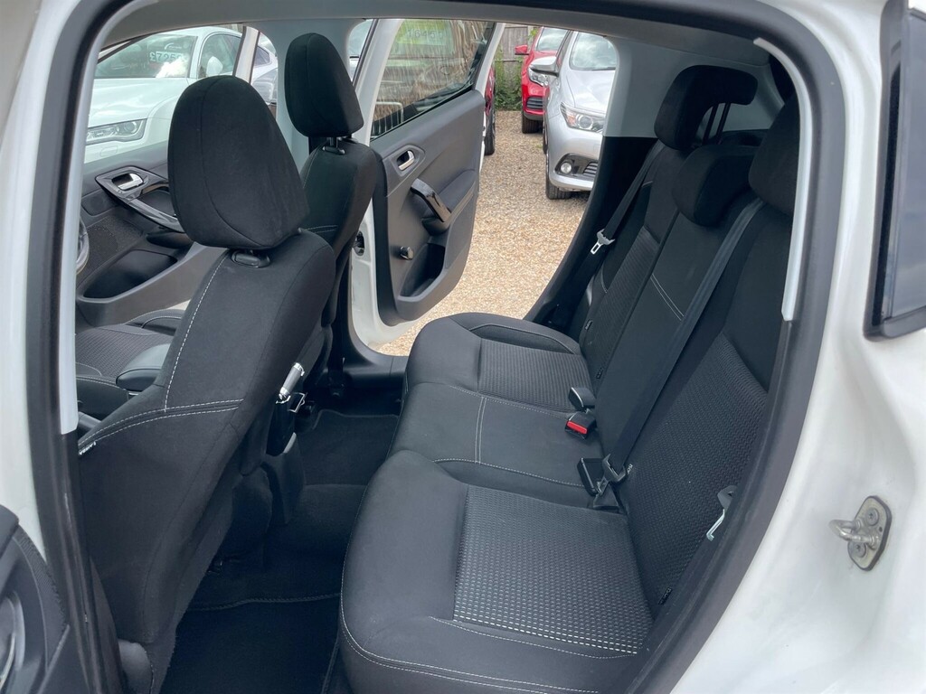 Peugeot 208 1.2 Puretech 82 Active White #29