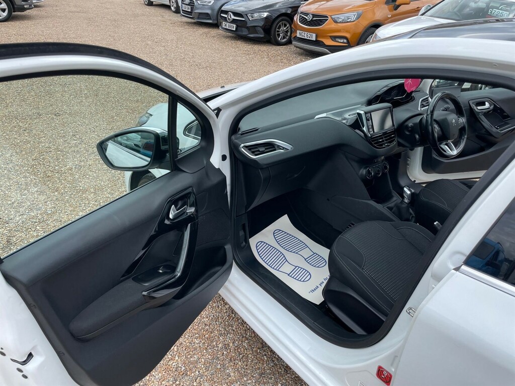 Peugeot 208 1.2 Puretech 82 Active White #22
