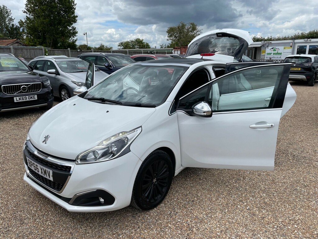 Peugeot 208 1.2 Puretech 82 Active White #44