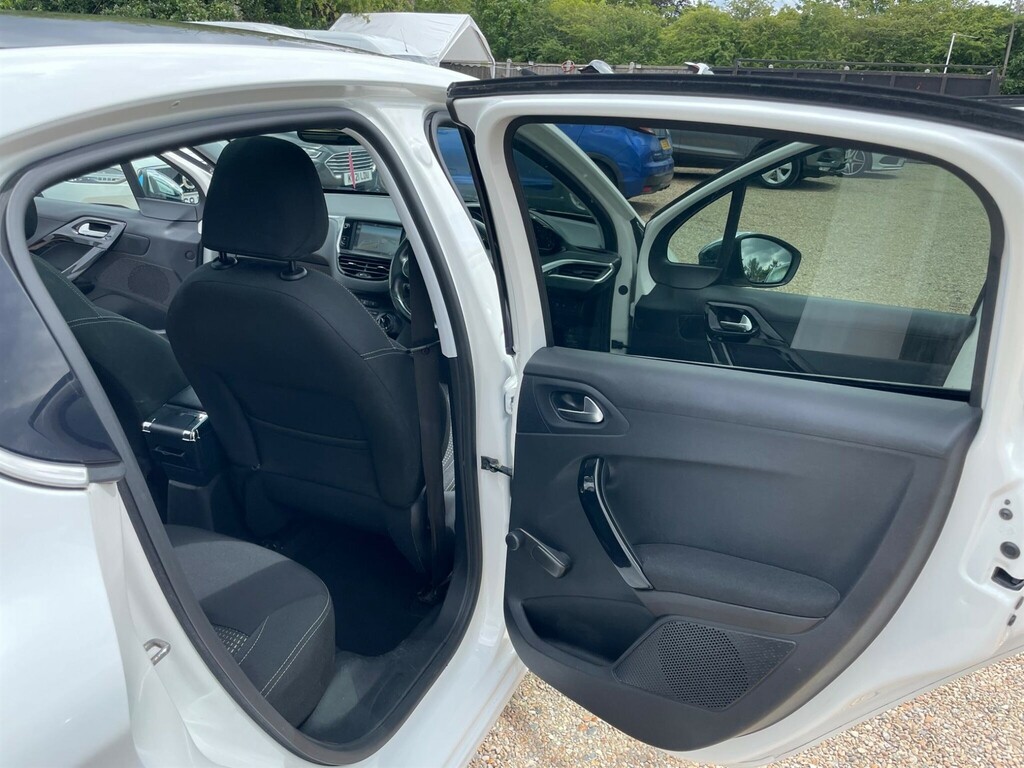 Peugeot 208 1.2 Puretech 82 Active White #33
