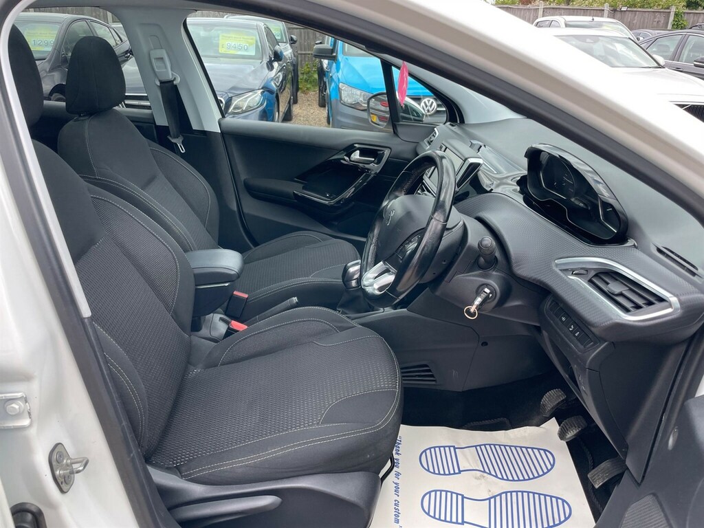 Peugeot 208 1.2 Puretech 82 Active White #18