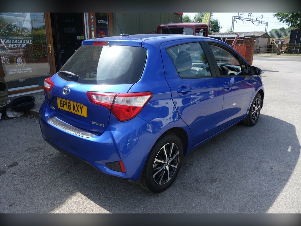Toyota Yaris 1.5 Vvt-h Icon Tech Hatchback Hybrid E- BP18AXY Blue #3