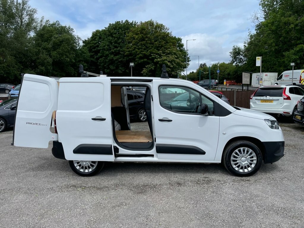 Toyota Proace City 1.5L Icon White #2
