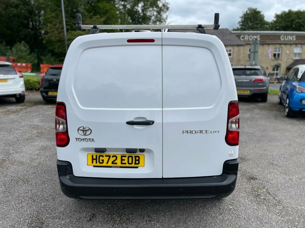 Toyota Proace City 1.5L Icon White #4