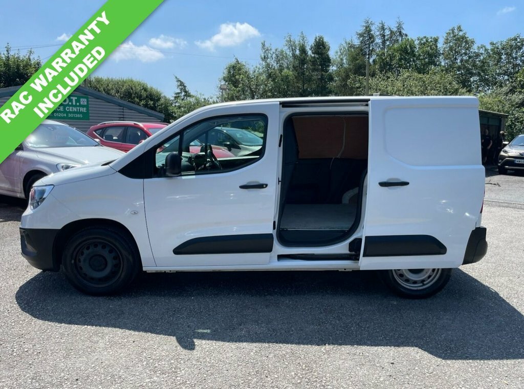 Vauxhall Combo 1.5L Dynamic White #4