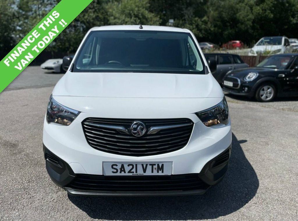 Vauxhall Combo 1.5L Dynamic White #3