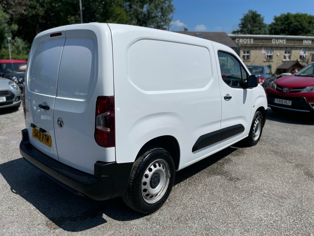 Vauxhall Combo 1.5L Dynamic White #6