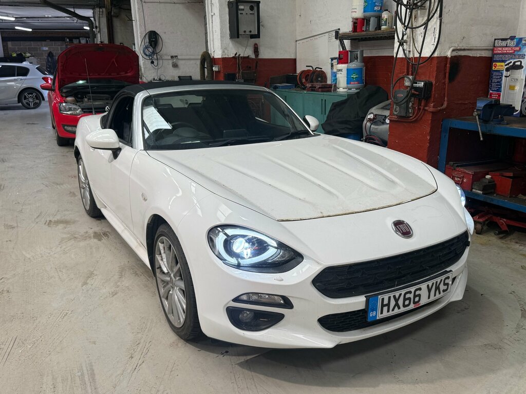 Fiat 124 Spider 1.4 Multiair Lusso Plus Convertible Eur White