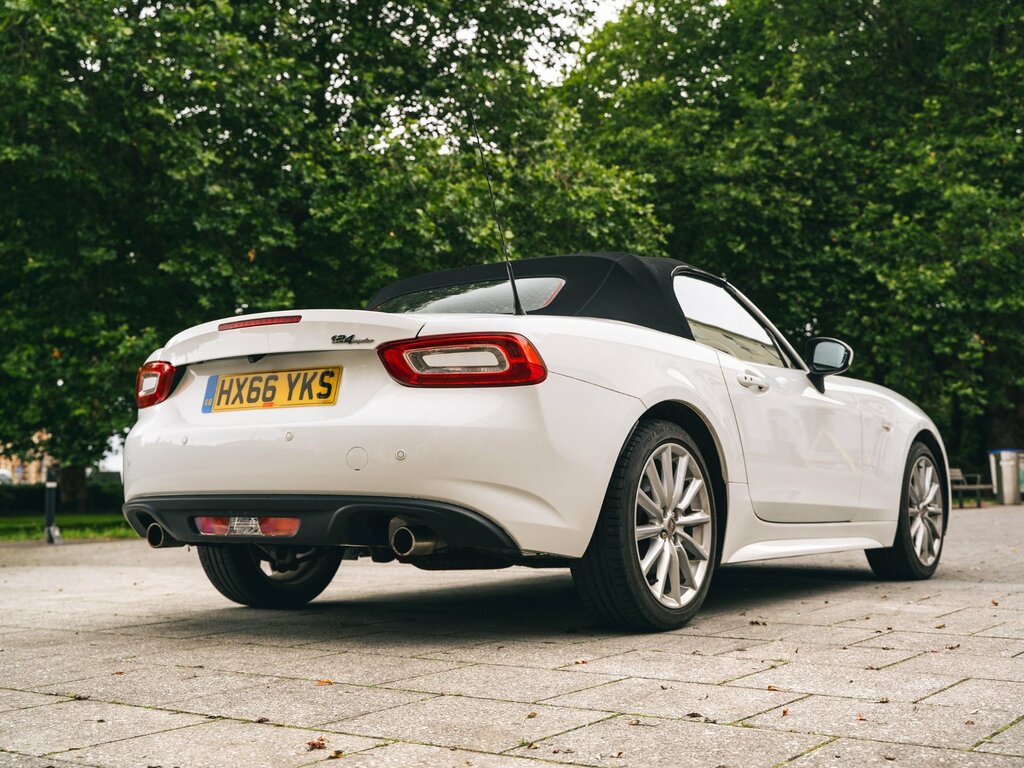 Fiat 124 Spider 1.4 Multiair Lusso Plus Convertible Eur White #6