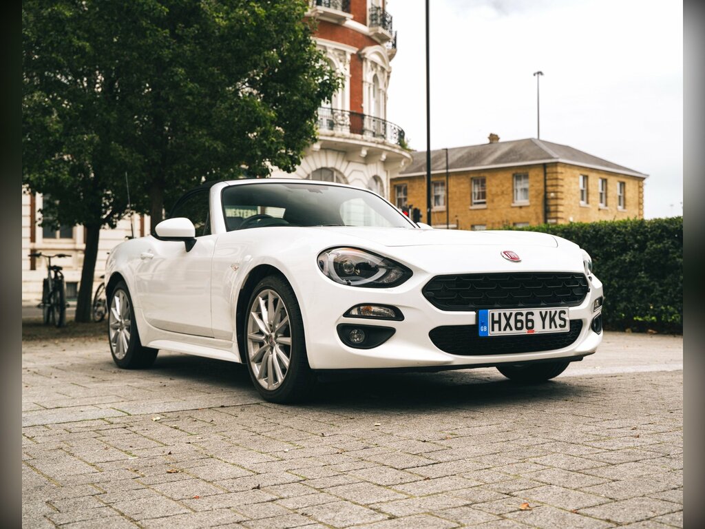 Fiat 124 Spider 1.4 Multiair Lusso Plus Convertible Eur White