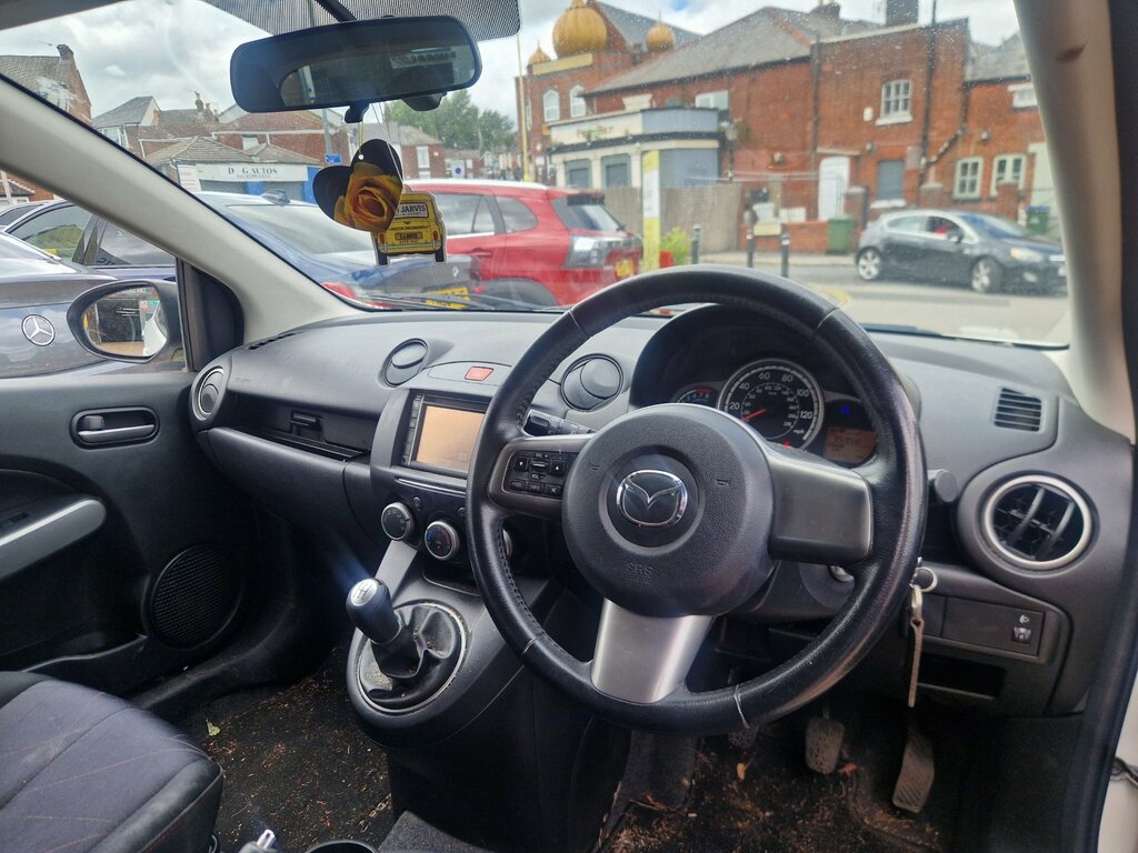 Mazda 2 1.3 Venture Euro 5 Red #7