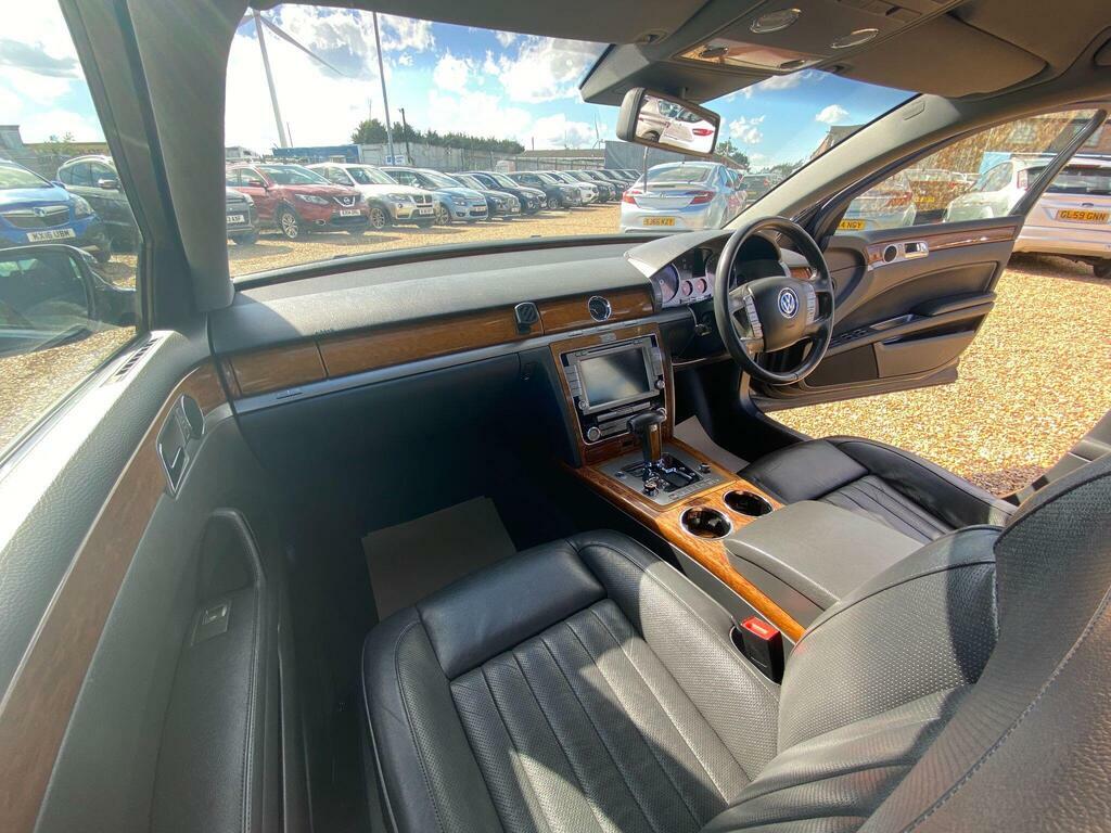 Volkswagen Phaeton 3.0 Tdi Black #14