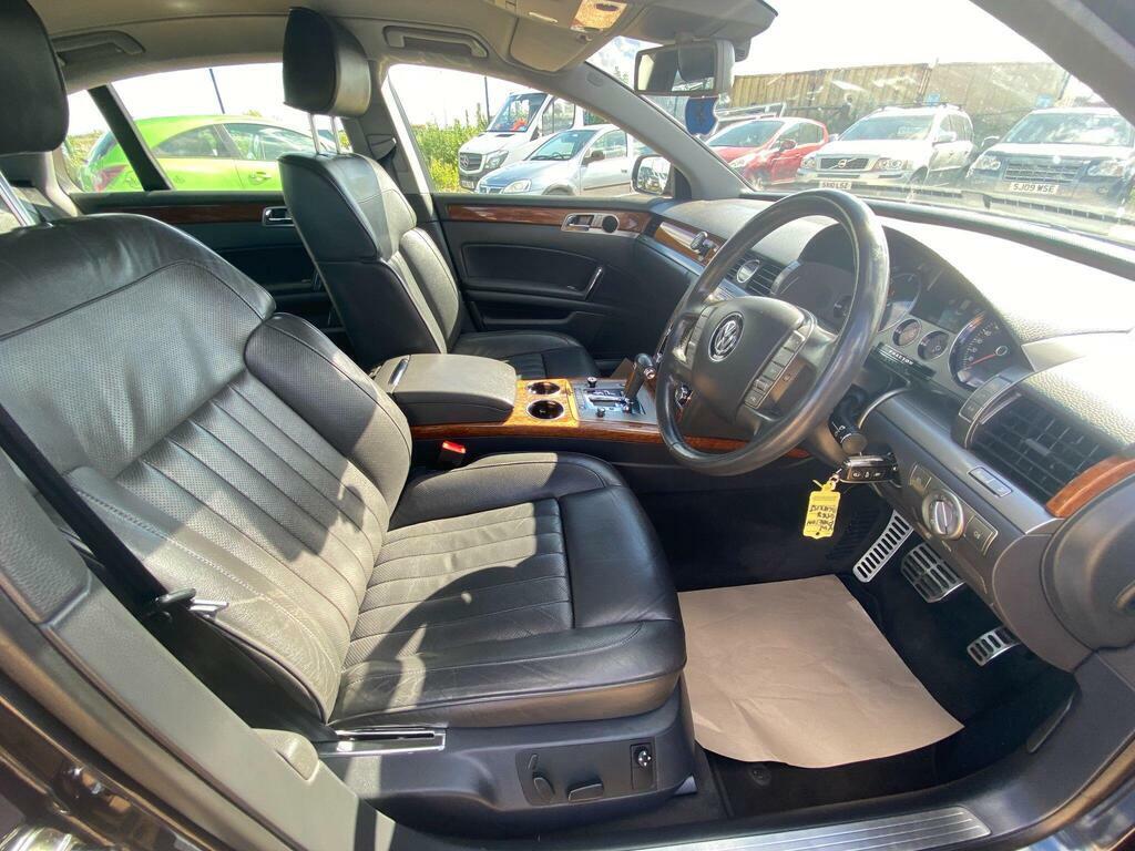 Volkswagen Phaeton 3.0 Tdi Black #16