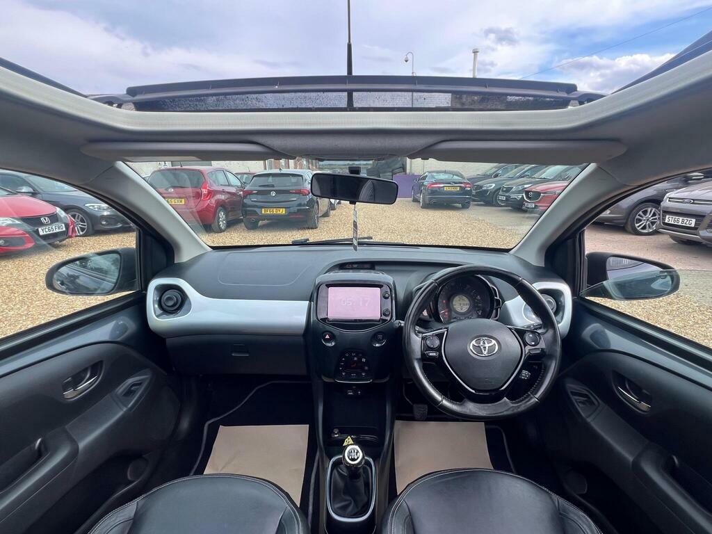 Toyota Aygo 1.0 Vvt-i X-clusiv 2 X-wave Euro 6 PK66YUJ Grey #2