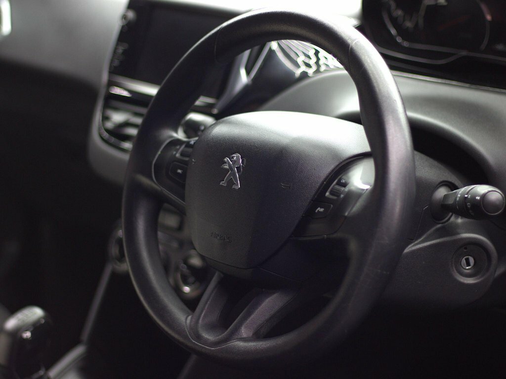 Peugeot 208 1.2 Vti Active Euro 5  #4