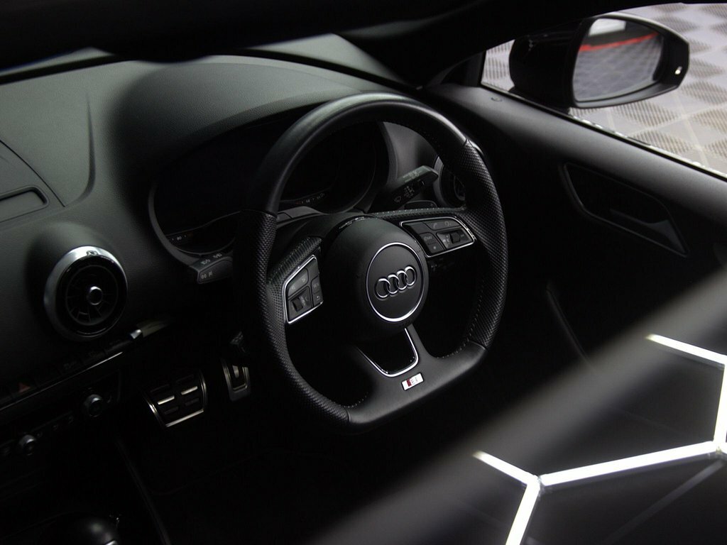 Audi S3 2.0 Tfsi Black Edition Sportback S Tron KY19MRD  #4