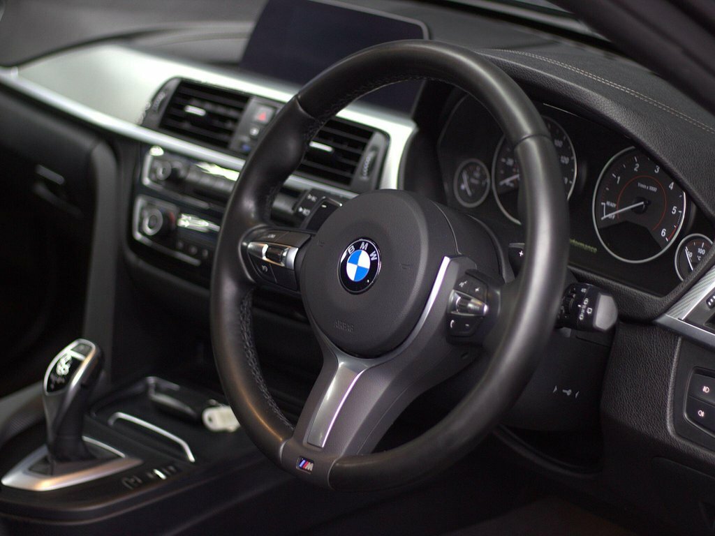 BMW 3 Series 2.0 320D M Sport Shadow Edition Touring Euro MJ19YFY #4